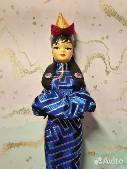Кукла,статуэтка в национальном костюме
