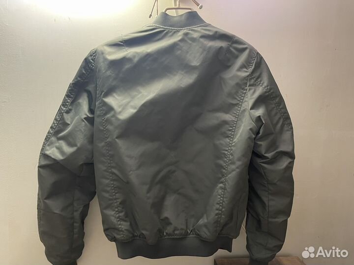 Куртка мужская: бомбер pull&bear