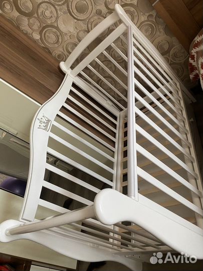 Детская кроватка с универсальным маятником