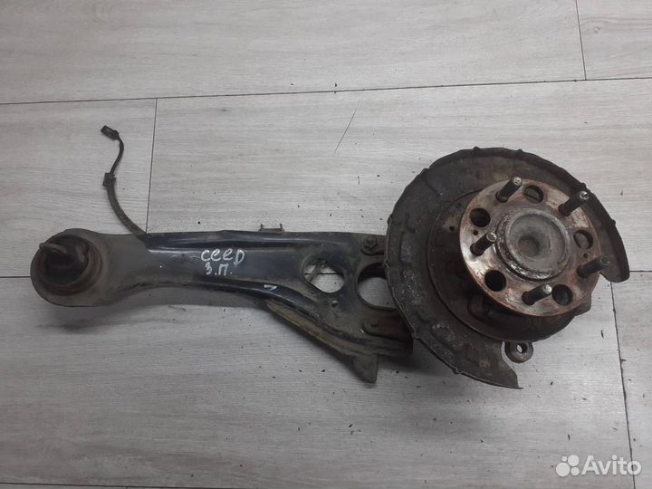 Кулак задний правый Kia Ceed