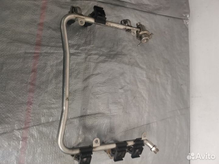 Топливная рампа с форсунками Ауди с4 2,8л