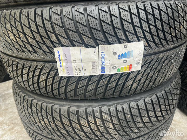 Michelin Pilot Alpin 5 SUV 285/45 R22 и 325/40 R22