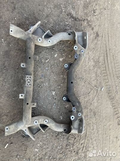 Подрамник w 204 рестайлинг передний m 271