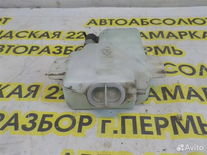 Бачок омывателя заднего стекла Mitsubishi Pajero