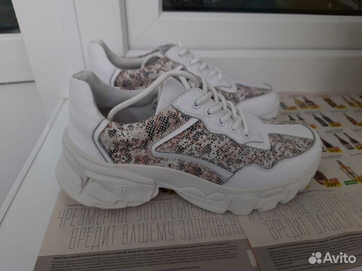 Кроссовки женские новые размер 36