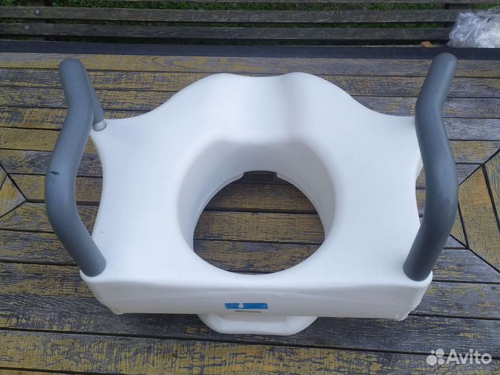 Насадка на унитаз для инвалидов