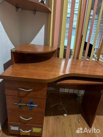 Стол кмпьютерный