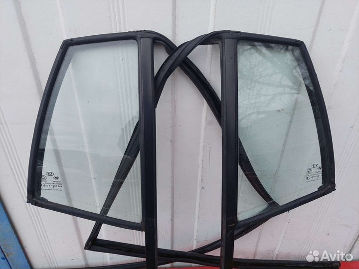 Форточка задней двери Kia Picanto l