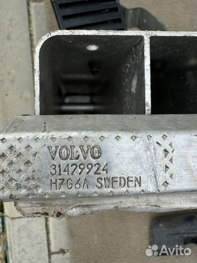 Усилитель бампера нижний Volvo XC60 2