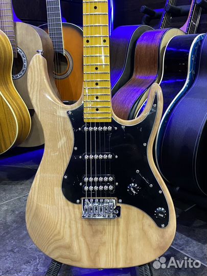 Электрогитара Superstratocaster + Комбик 10вт