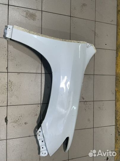 Крыло правое оригинал Lexus LX570