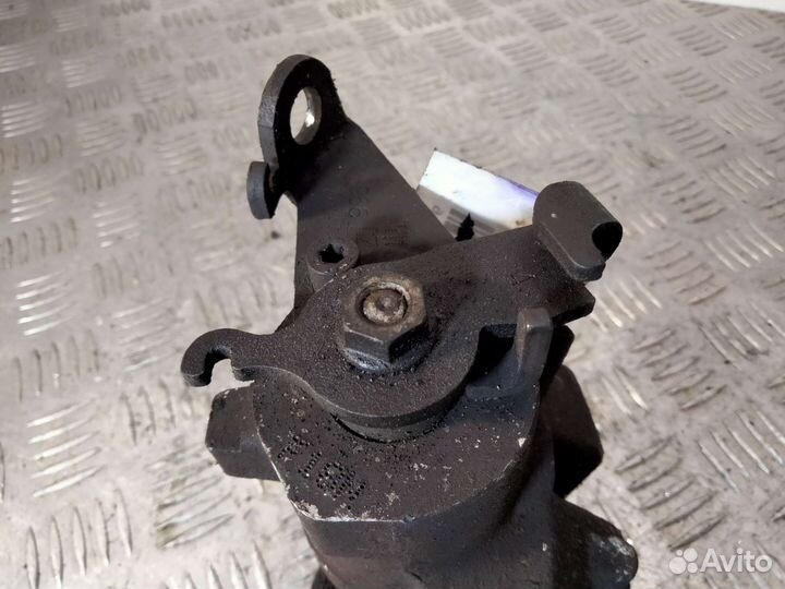 Суппорт задний правый Renault Megane 1