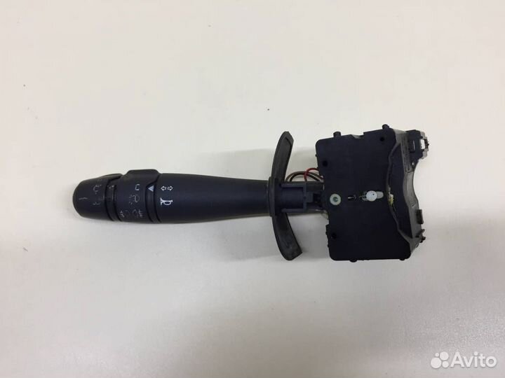 Переключатель поворотов подрулевой Renault Logan 1