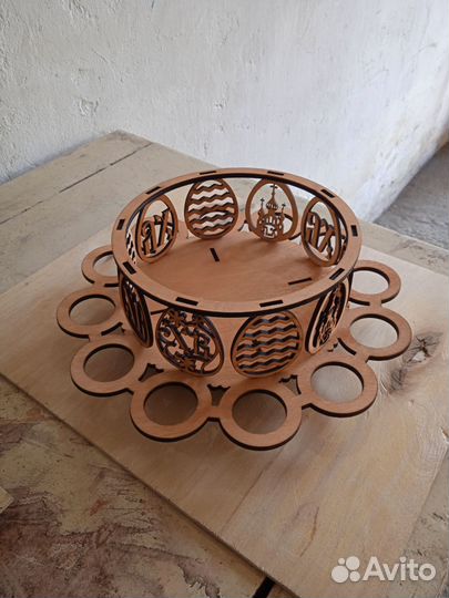 Пасхальная подставка под кулич и яйца