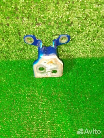 Петля двери передняя левая Renault Sandero Stepway