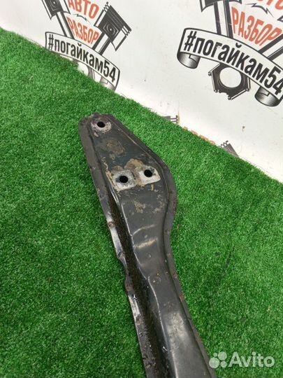 Балка продольная под двс Mitsubishi Diamante F31A