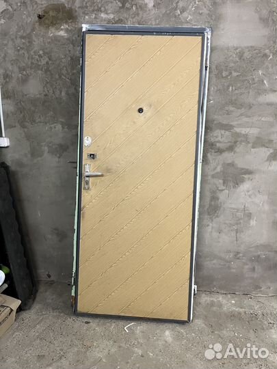 Железная входная металлическая дверь бу