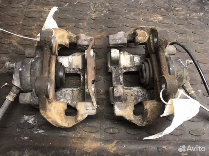 Супорта задние на Mercedes Benz W220 2003 г 5.0 л