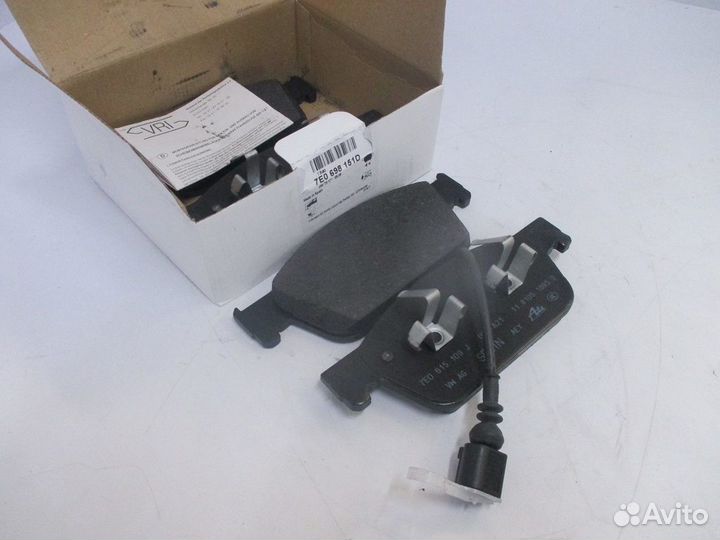 Тормозные колодки передние 7E0698151D, VW