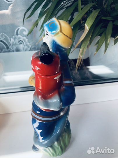 Статуэтка. Бутылка