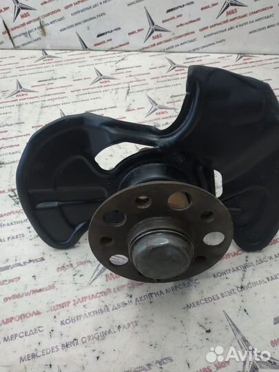 Кулак w204 Mercedes передний