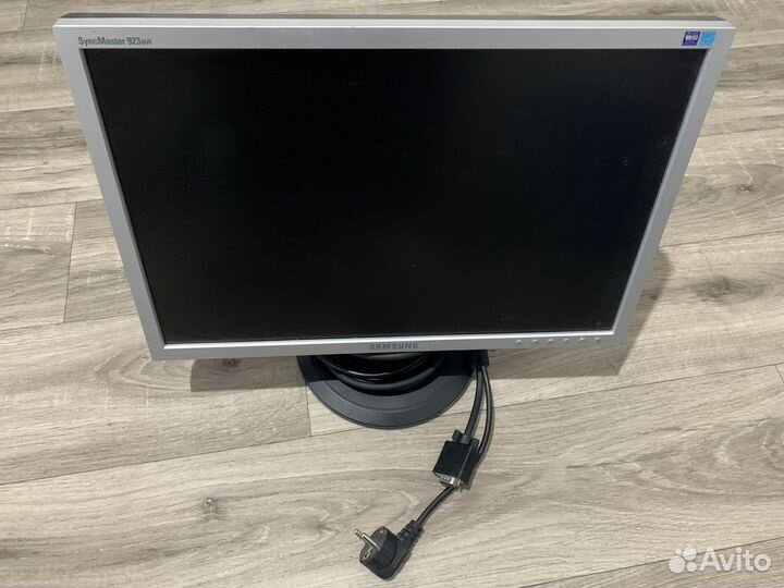 Монитор Samsung SyncMaster 923 NW