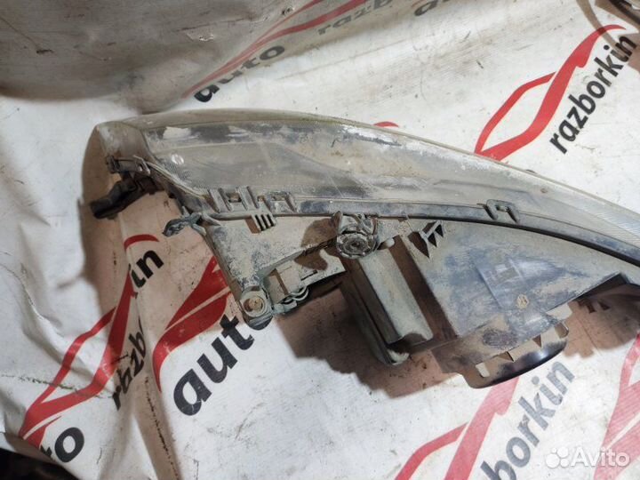 Фара галогеновая правая Honda Civic 5D 2007