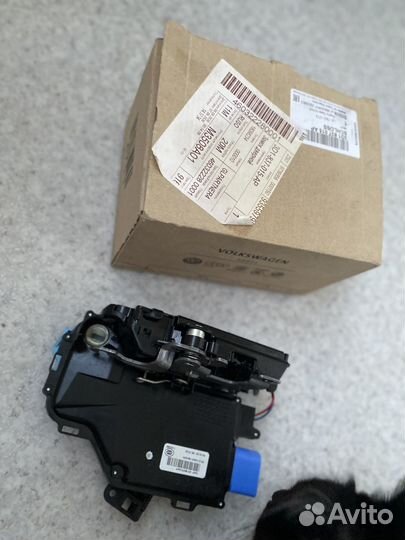 Замок водительской двери VAG