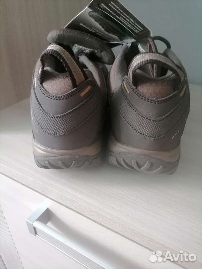 Кроссовки новые