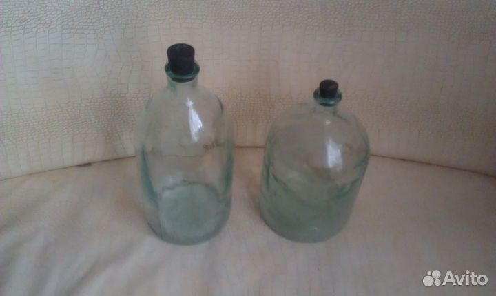 В наличие 4 л 6 л 10 л 20 л и четверти бутыли