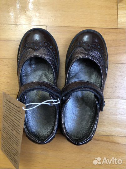 Туфли для девочки 25 размер новые