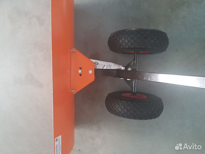 Лопата движок-скрепер для уборки снега на колесах