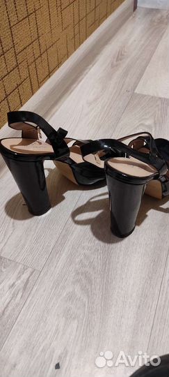 Босоножки женские