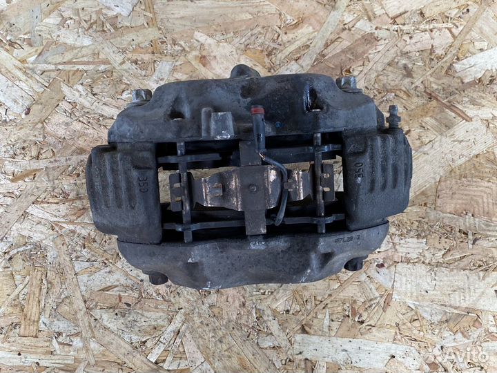 Суппорт передний правый Мерседес w216