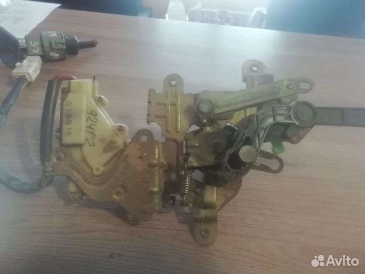 Замок двери Мазда Mazda MPV