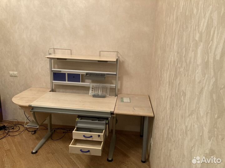 Растущая парта moll