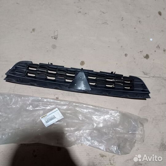 Решетка радиатора Mitsubishi ASX