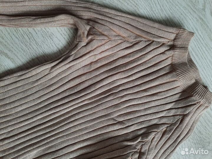 Женские платья 42р много