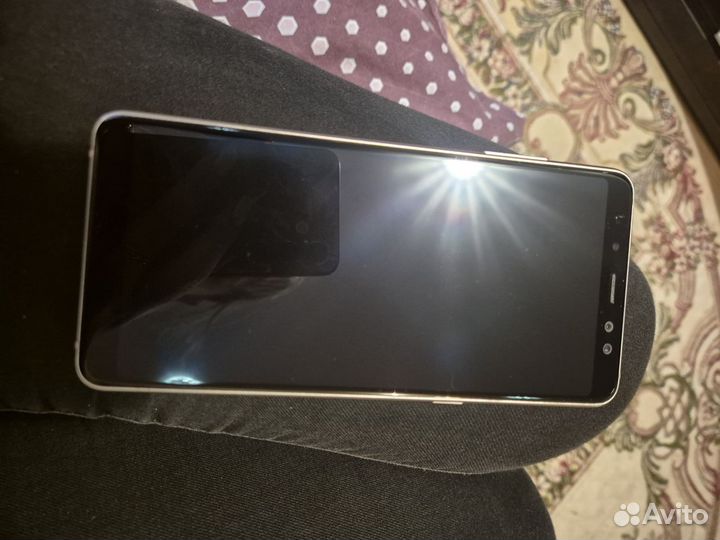 Samsung Galaxy A8+, 4/32 ГБ