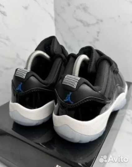 Nike air jordan 11 low space jam