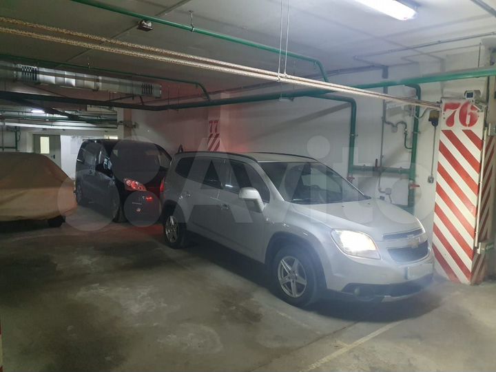 Машиноместо, > 30 м²