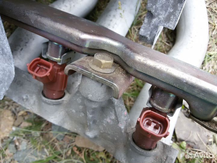 Топливная рампа (рейка) Nissan QG18DE