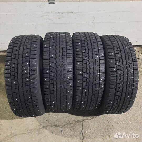 Dunlop SP Winter Ice 01 215/65 R16