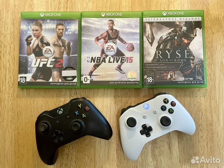 Xbox One 1 Tb. 2 джойстика. 3 игры