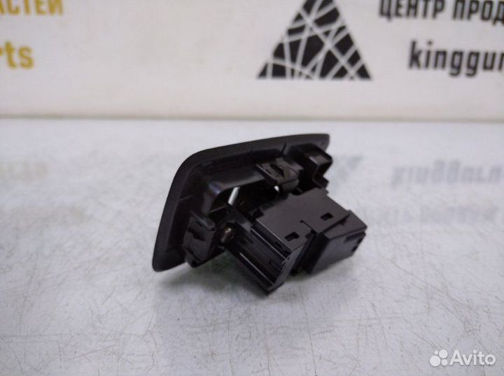 Кнопка стеклоподъемника задняя правая Volvo S90 2