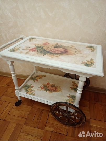 Сервировочный столик