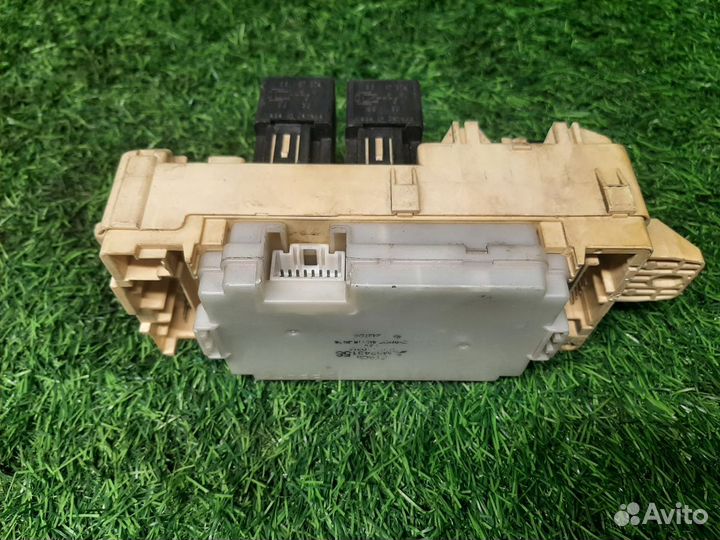 Блок предохранителей Mitsubishi Galant 8