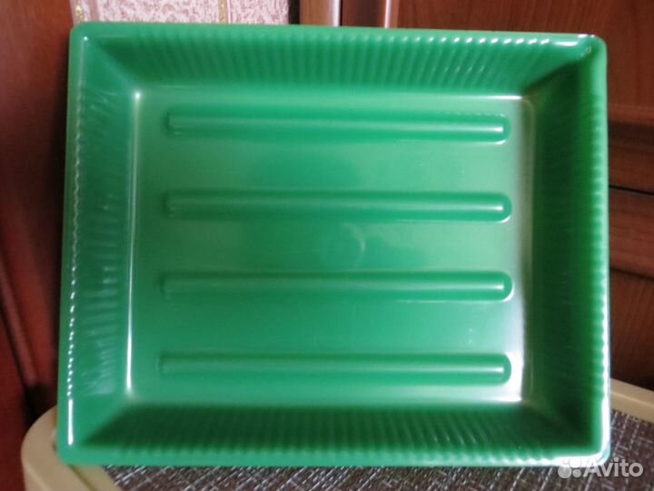 Лоток(6), миска(2), сетка(2),когтеточка