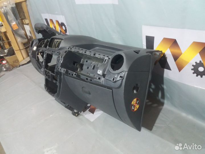 Рено Дастер 2010- Панель приборов (Торпедо) 28070