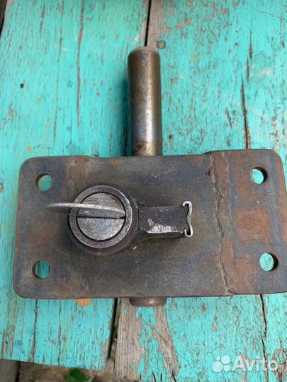 Замок гаражный накладной